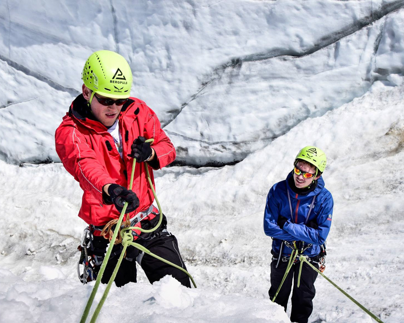 Intensivkurs Spaltenbergung am Dachstein – 1 Tag Training für Hochtouren | Alpinschule Bergpuls©Bergführer Rene Guhl-19