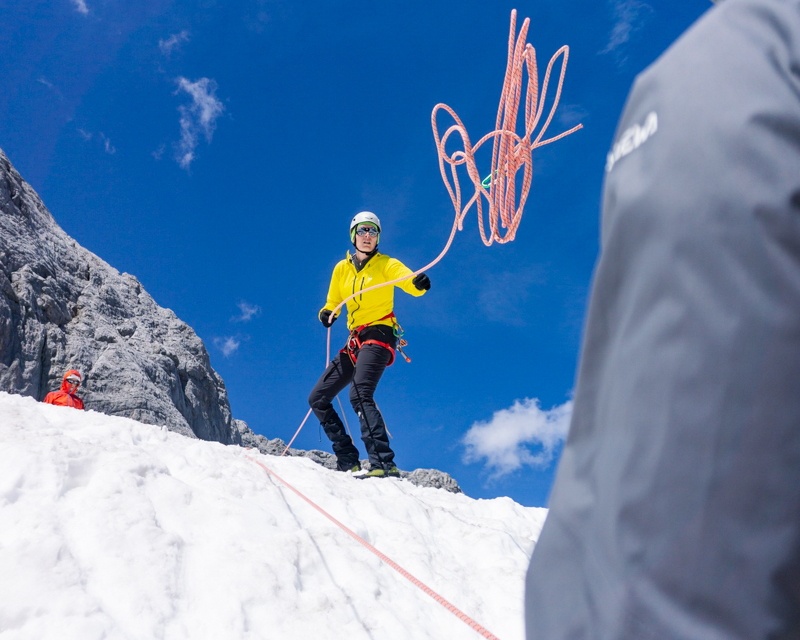 Intensivkurs Spaltenbergung am Dachstein – 1 Tag Training für Hochtouren | Alpinschule Bergpuls©Bergführer Rene Guhl-7